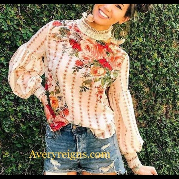 “Talia”Floral blouse - Picture 16 of 16